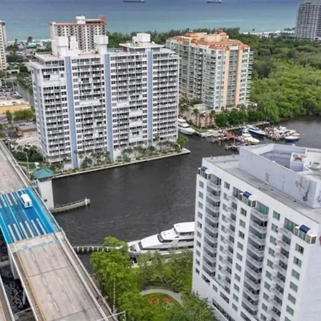 Modern Condo By The Beach, Water Taxi Stop, Prime Location!